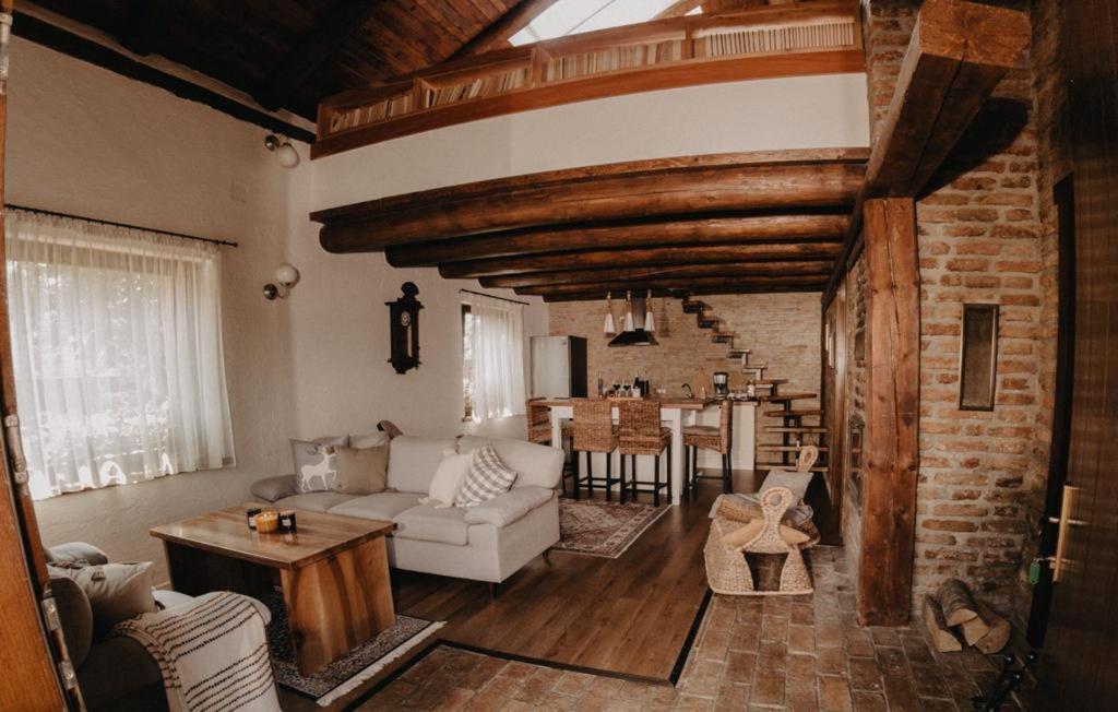 Honey Home Bistriţa Екстериор снимка